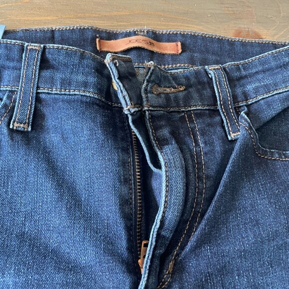 Classic Denim Blue. "Joes Jeans" Cut off bottom - Picture 3 of 7